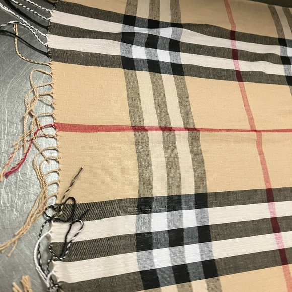 Burberry plaid design styled pattern double layered thin throw blanket neck wrap - Picture 5 of 10